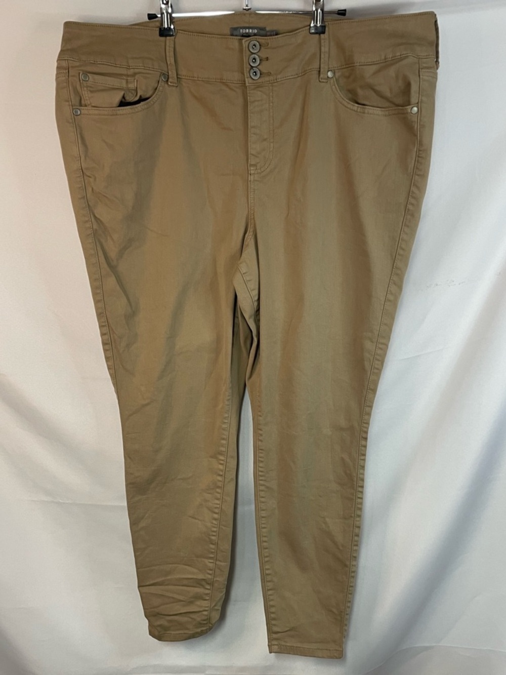 Torrid feel the fit khaki jegging! Very cute and classic with wide wait band.